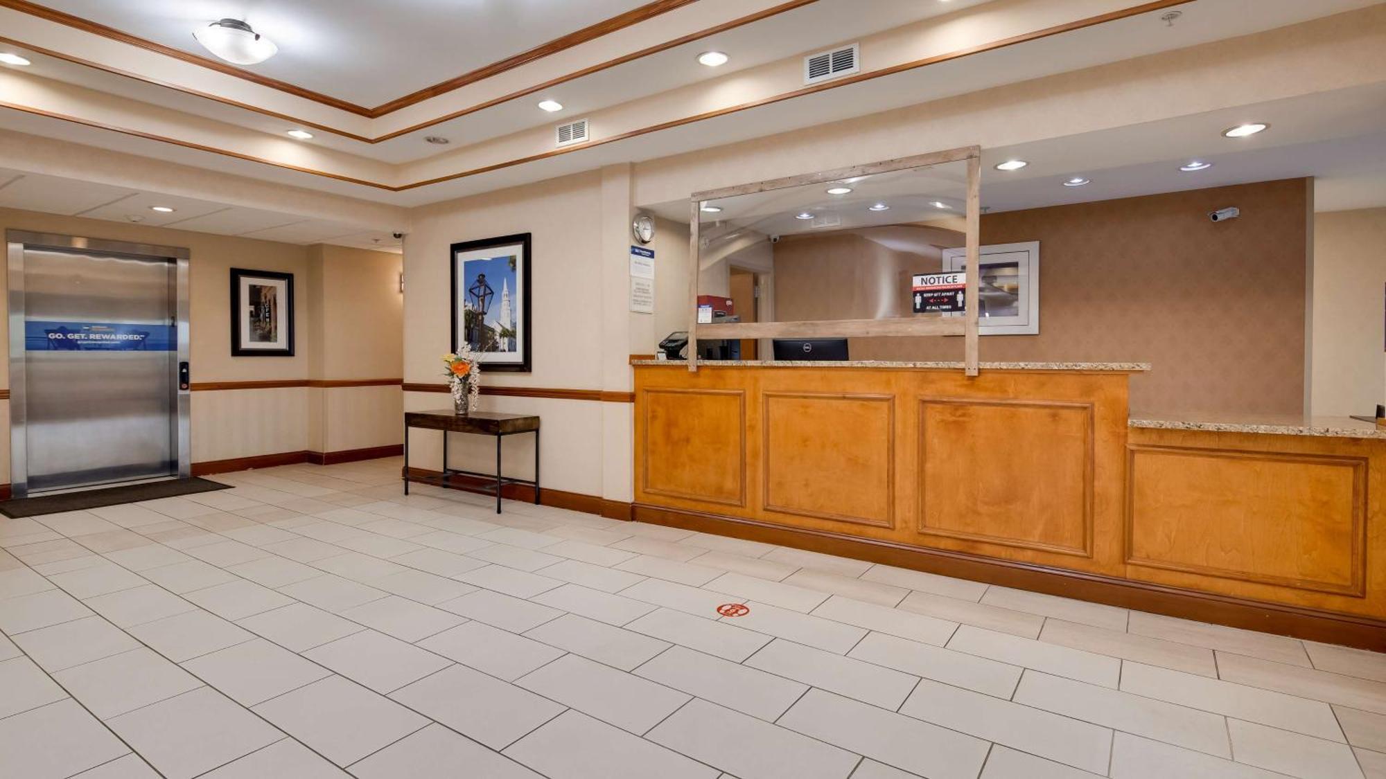 Best Western Executive Inn - Latta Berrys Crossroads Екстериор снимка